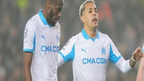 巅峰对决：荷甲巅峰之战，谁将笑纳关键三分？